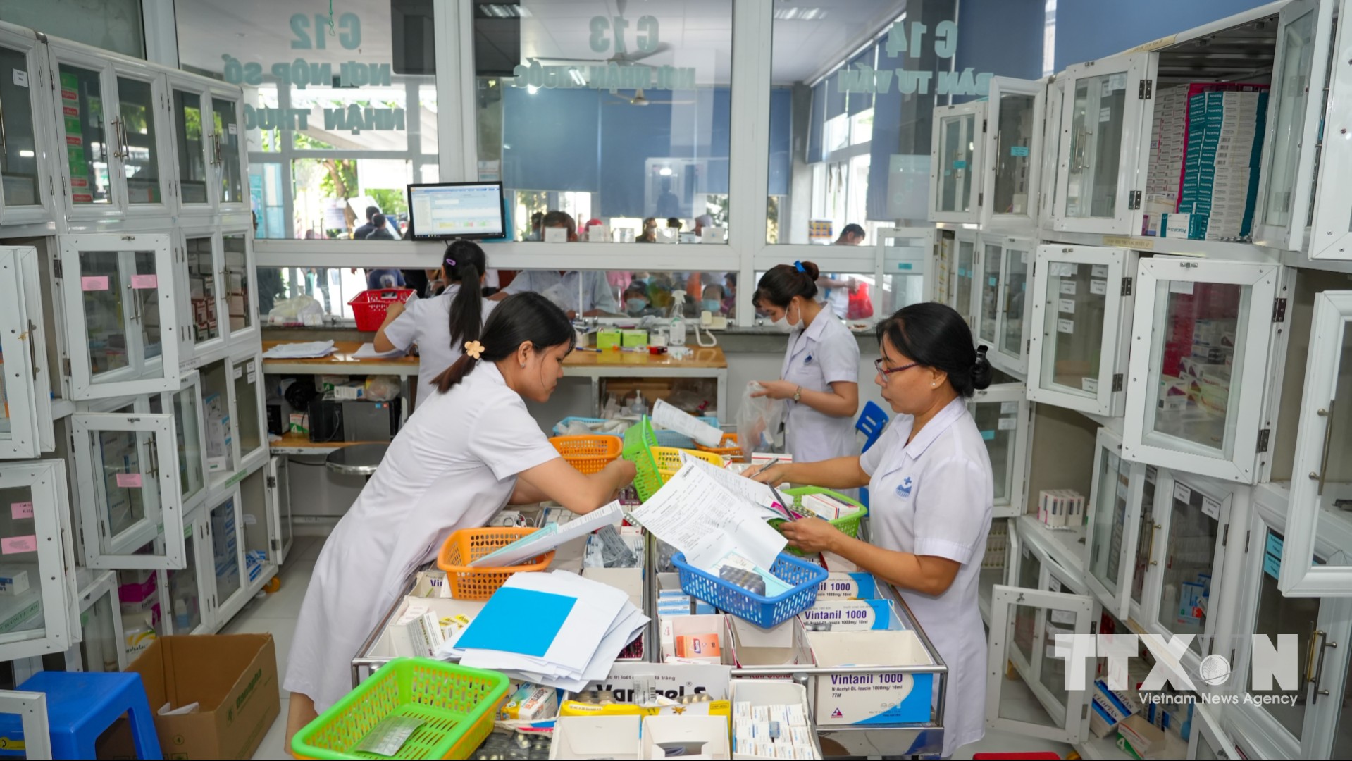 Nhân viên y tế thực hiện các hoạt động chuyên môn tại Bệnh viện Đa khoa Tây Ninh, phường Tân Ninh, tỉnh Tây Ninh. (Ảnh: Minh Phú/TTXVN)